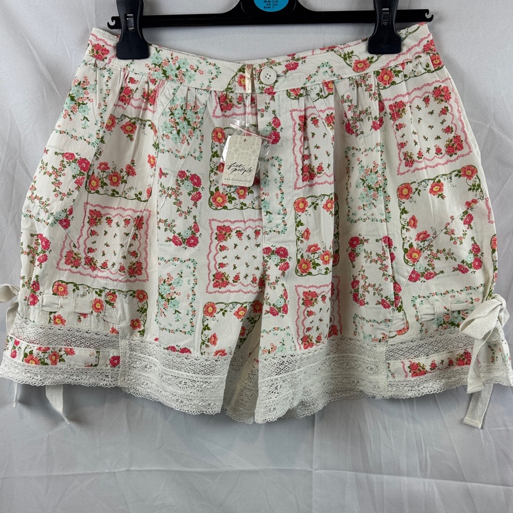 Free People Blooming Lace Ivory‎ Floral Patchwork Lace Trim Shorts Size 4 - NEW - Picture 4 of 12